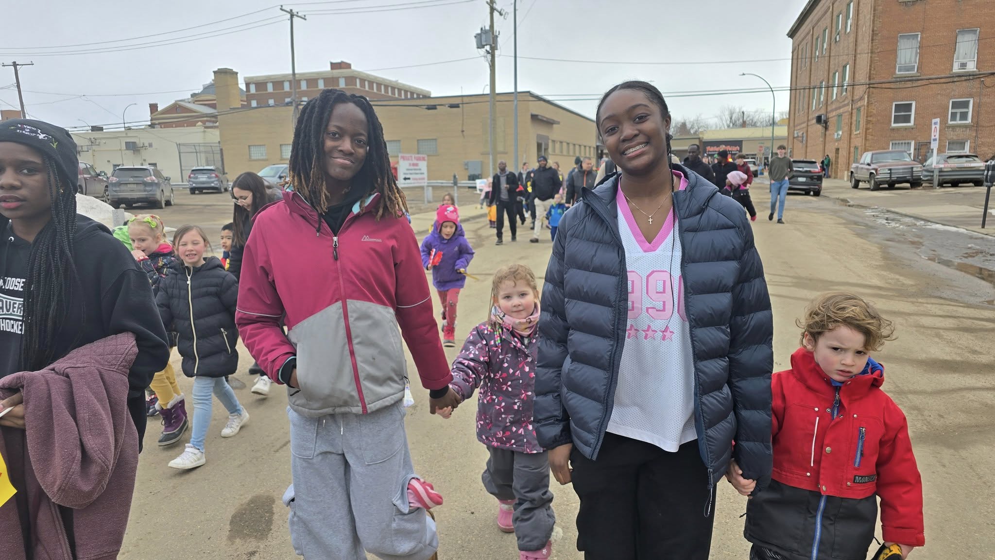 Linda Ngomo à gauche et Daniela Oni à droite.jpg (295 KB)